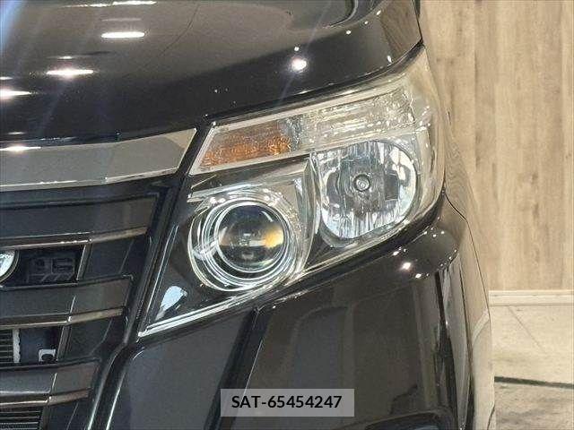 Toyota NOAH HYBRID 2017-06 4756233-24