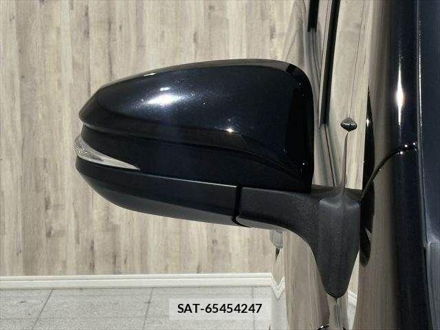Toyota NOAH HYBRID 2017-06 4756233-25