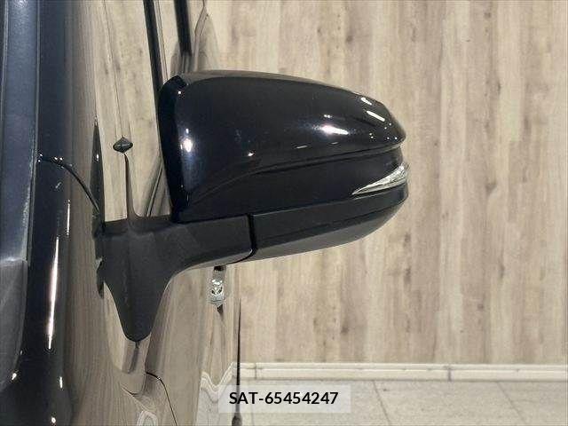 Toyota NOAH HYBRID 2017-06 4756233-26