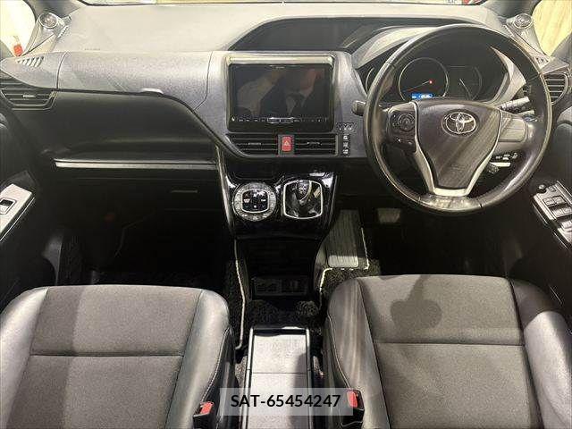 Toyota NOAH HYBRID 2017-06 4756233-2