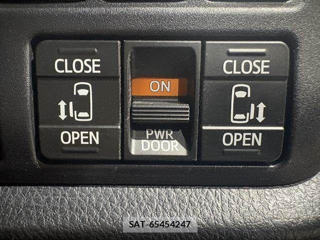 Toyota NOAH HYBRID 2017-06 4756233-7