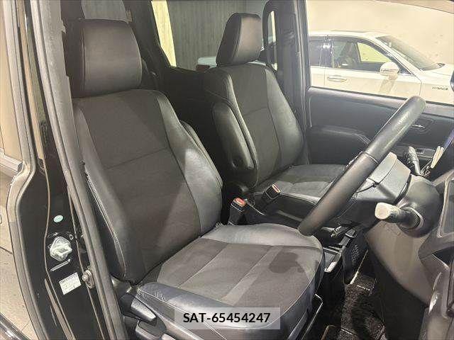 Toyota NOAH HYBRID 2017-06 4756233-8