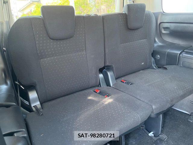 Toyota NOAH HYBRID 2015-06 4756230-9