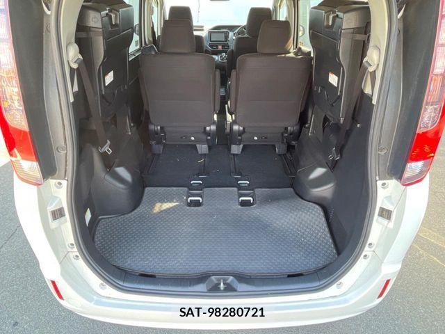 Toyota NOAH HYBRID 2015-06 4756230-10