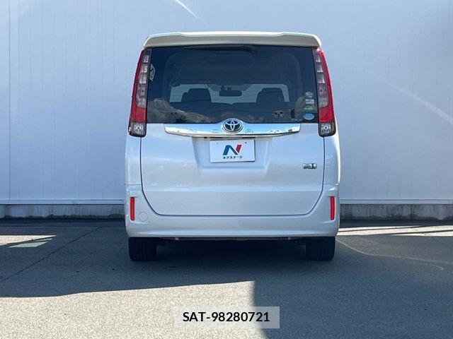 Toyota NOAH HYBRID 2015-06 4756230-15