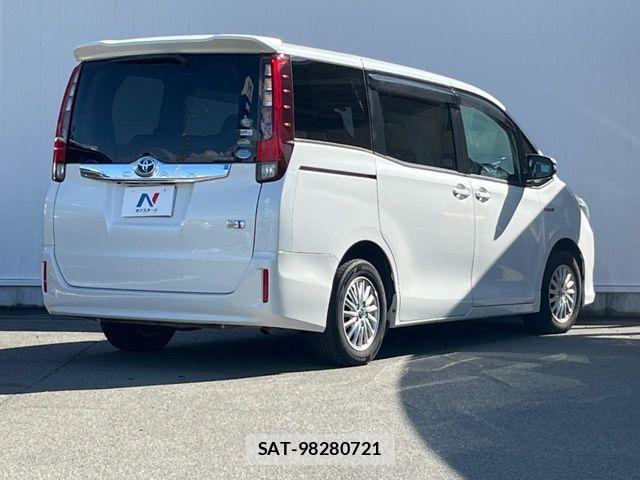 Toyota NOAH HYBRID 2015-06 4756230-17