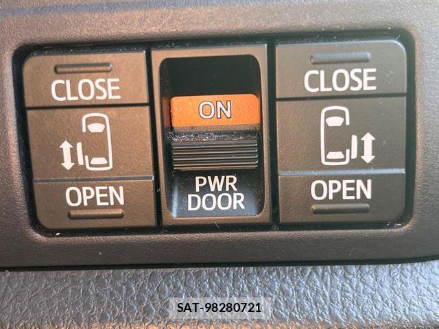 Toyota NOAH HYBRID 2015-06 4756230-4