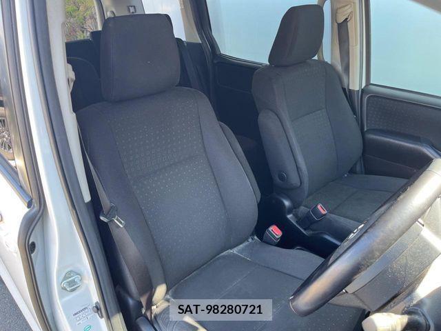 Toyota NOAH HYBRID 2015-06 4756230-7