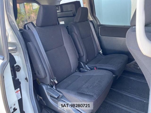 Toyota NOAH HYBRID 2015-06 4756230-8