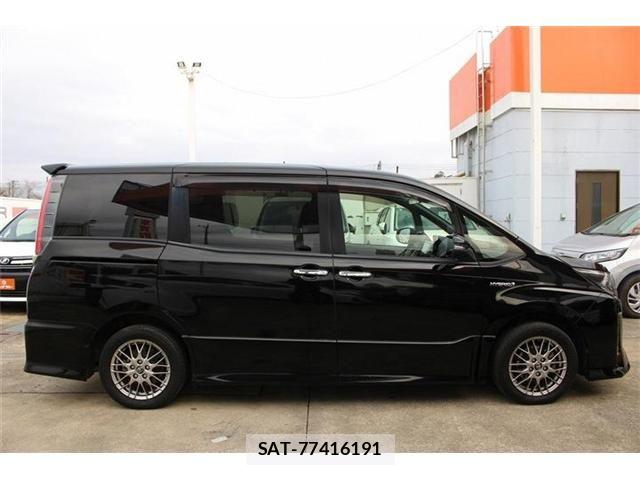 Toyota NOAH HYBRID 2018-06 4973570-9