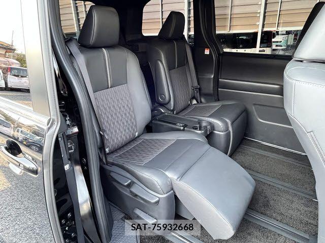 Toyota NOAH HYBRID 2025-03 4973458-9
