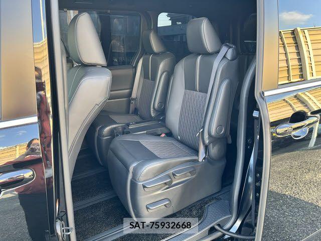 Toyota NOAH HYBRID 2025-03 4973458-12