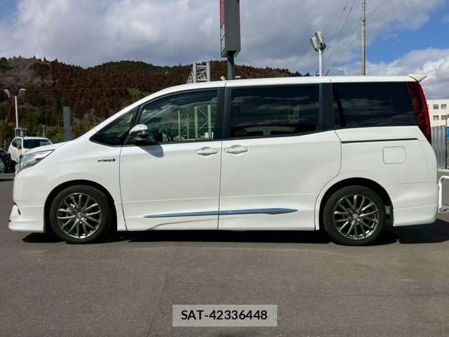 Toyota NOAH HYBRID 2015-05 4973554-17