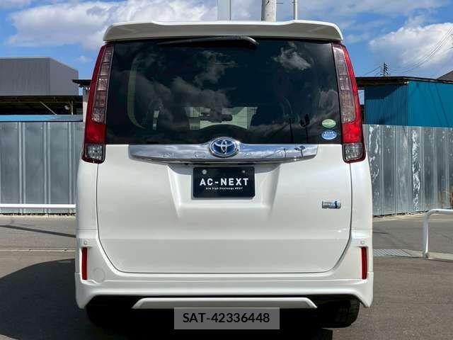 Toyota NOAH HYBRID 2015-05 4973554-18