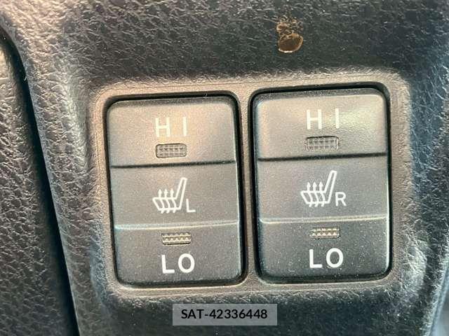 Toyota NOAH HYBRID 2015-05 4973554-5