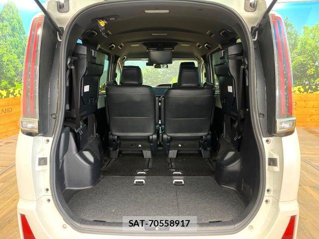 Toyota NOAH HYBRID 2018-03 5874214-10