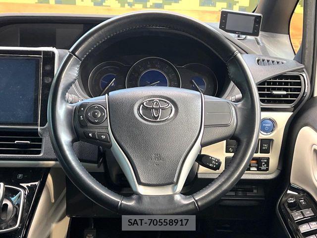 Toyota NOAH HYBRID 2018-03 5874214-11