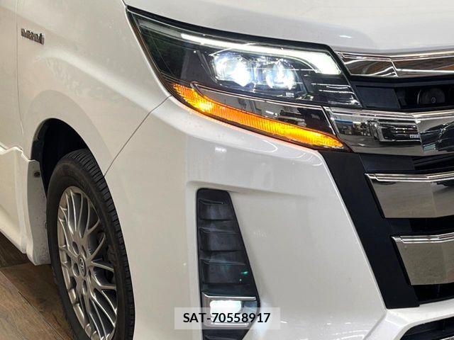 Toyota NOAH HYBRID 2018-03 5874214-12