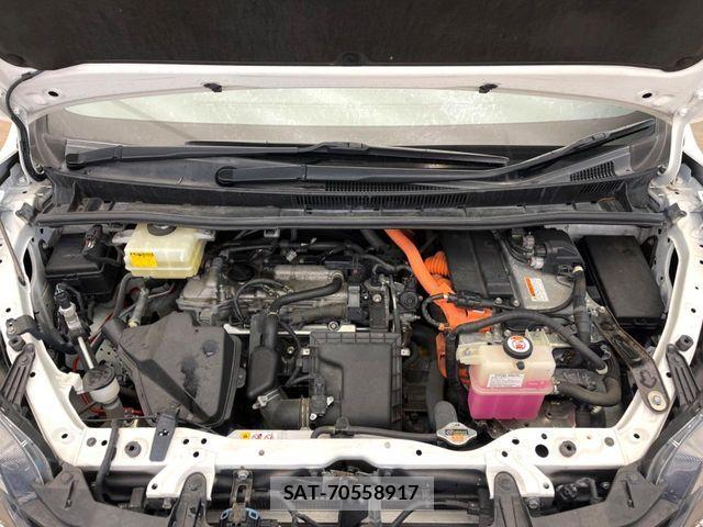Toyota NOAH HYBRID 2018-03 5874214-17