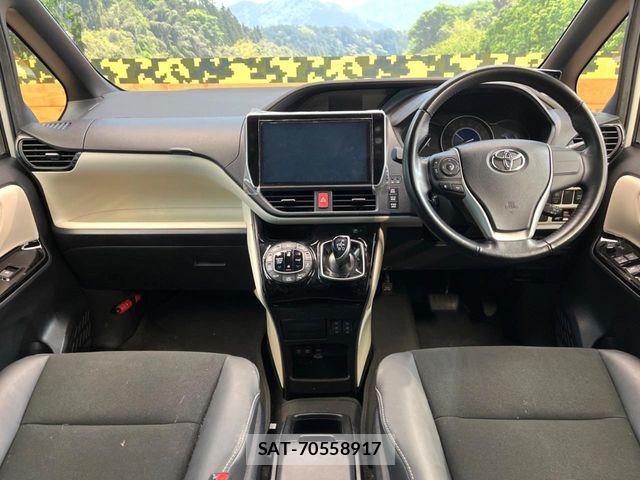 Toyota NOAH HYBRID 2018-03 5874214-1