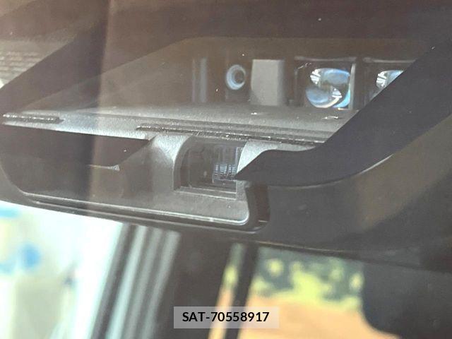 Toyota NOAH HYBRID 2018-03 5874214-2