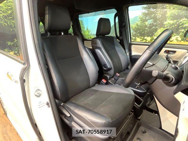 Toyota NOAH HYBRID 2018-03 5874214-7