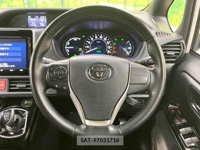 Toyota NOAH HYBRID 2020-11 5874210-11