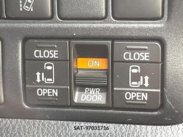 Toyota NOAH HYBRID 2020-11 5874210-5
