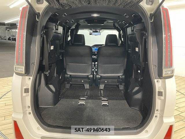 Toyota NOAH HYBRID 2018-10 5874211-12