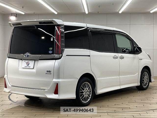 Toyota NOAH HYBRID 2018-10 5874211-15