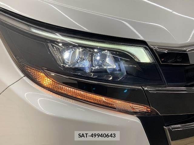 Toyota NOAH HYBRID 2018-10 5874211-19