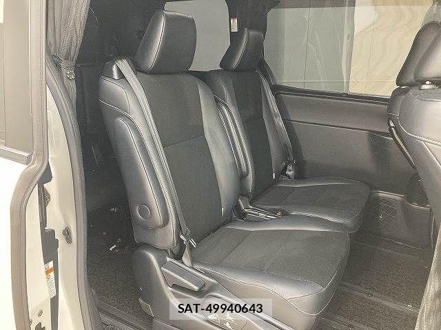 Toyota NOAH HYBRID 2018-10 5874211-5