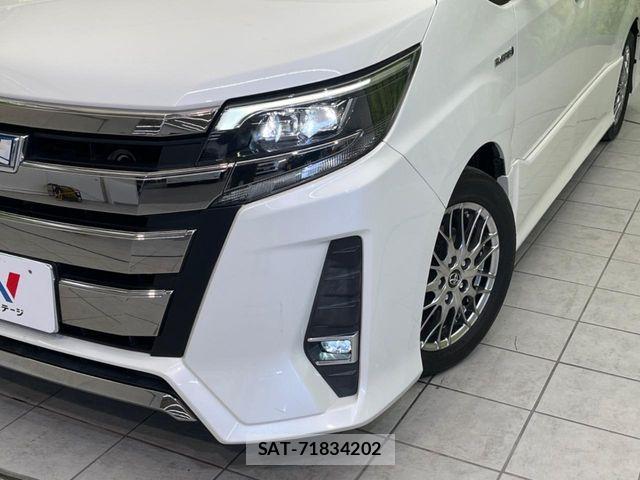Toyota NOAH HYBRID 2018-03 5874208-12