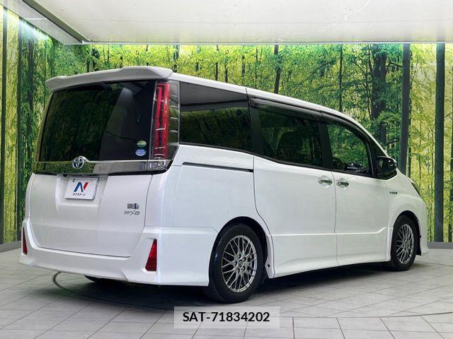 Toyota NOAH HYBRID 2018-03 5874208-17