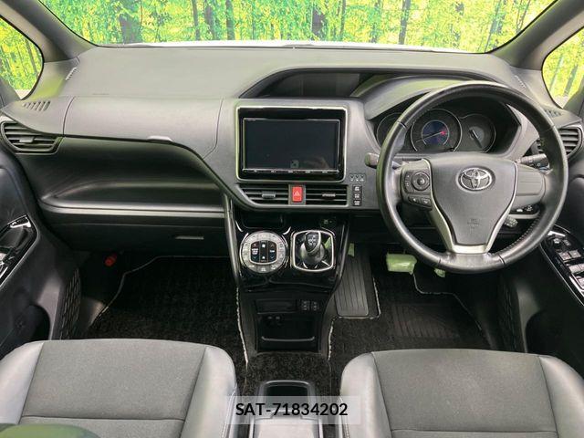 Toyota NOAH HYBRID 2018-03 5874208-1