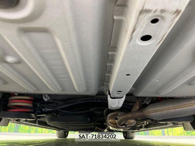 Toyota NOAH HYBRID 2018-03 5874208-19