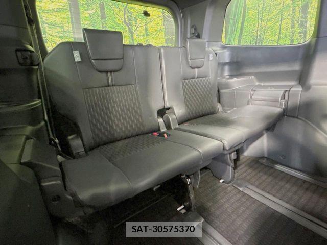 Toyota NOAH HYBRID 2024-10 6014708-9