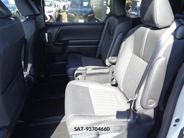 Toyota NOAH HYBRID 2024-11 6014725-11
