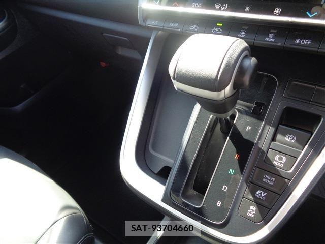 Toyota NOAH HYBRID 2024-11 6014725-24
