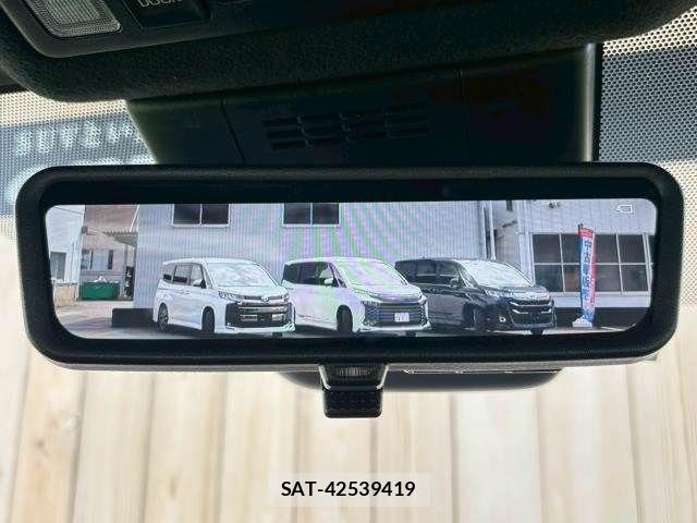 Toyota NOAH HYBRID 2023-01 6217788-9