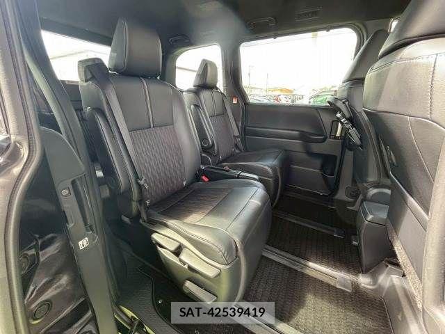Toyota NOAH HYBRID 2023-01 6217788-12