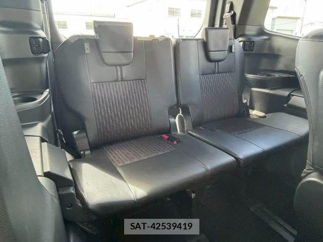 Toyota NOAH HYBRID 2023-01 6217788-13