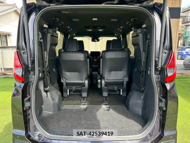 Toyota NOAH HYBRID 2023-01 6217788-14