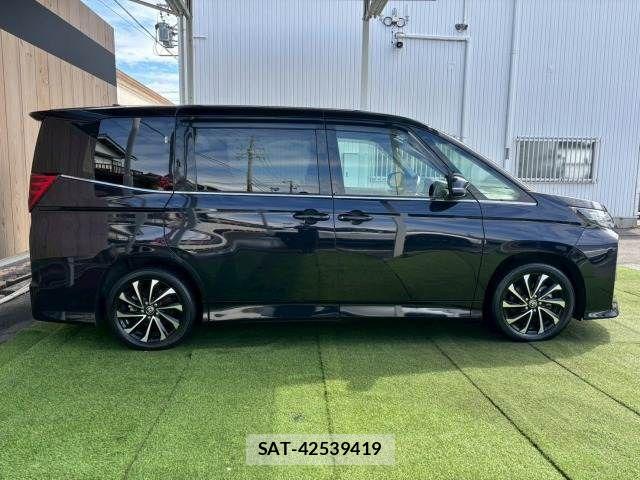 Toyota NOAH HYBRID 2023-01 6217788-16