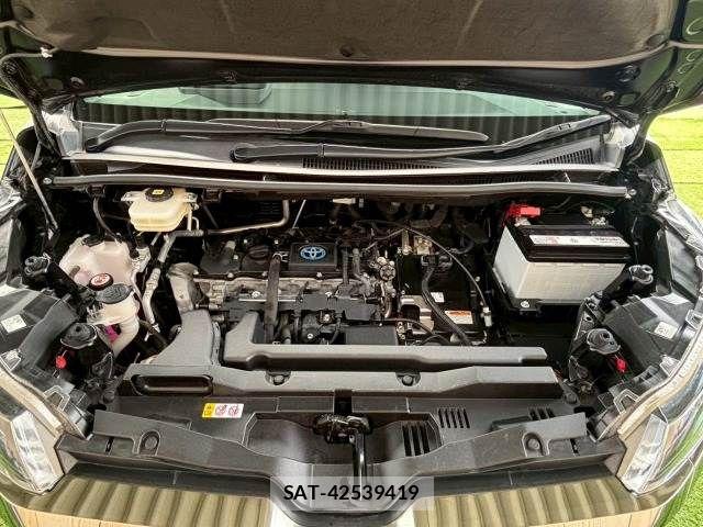 Toyota NOAH HYBRID 2023-01 6217788-17
