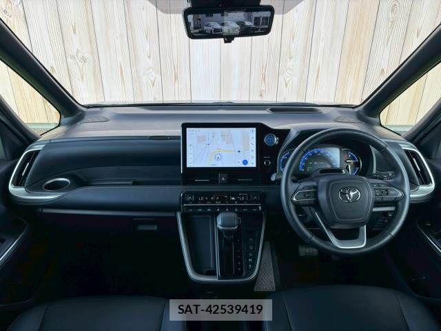 Toyota NOAH HYBRID 2023-01 6217788-2