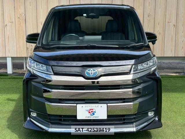 Toyota NOAH HYBRID 2023-01 6217788-3