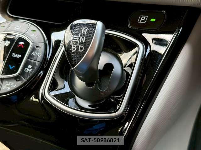 Toyota NOAH HYBRID 2019-01 6246331-10