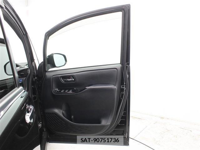 Toyota NOAH HYBRID 2020-09 6272483-28