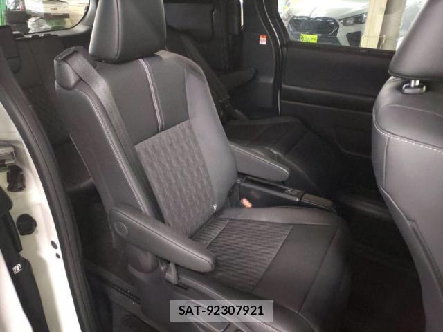 Toyota NOAH HYBRID 2023-07 6642093-21